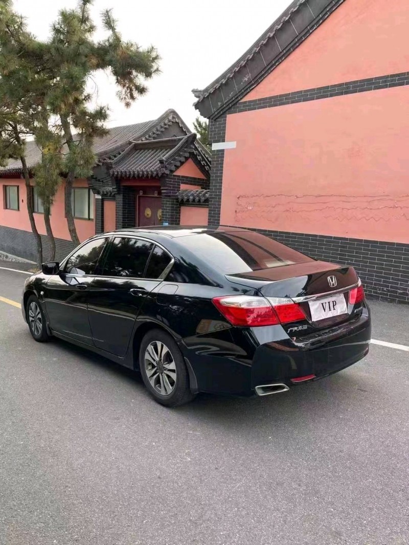 青岛15年本田雅阁7