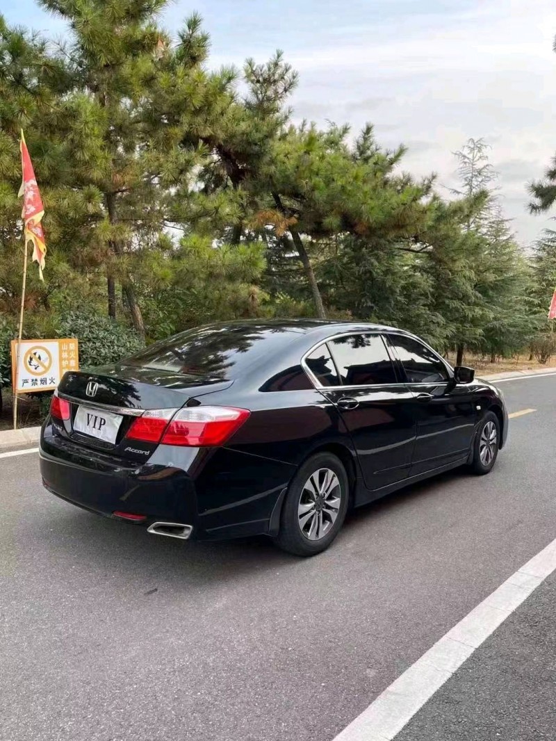 青岛15年本田雅阁8