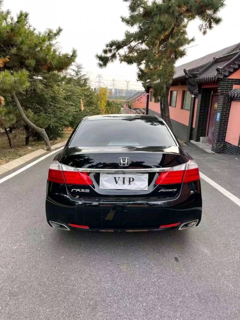 青岛15年本田雅阁9