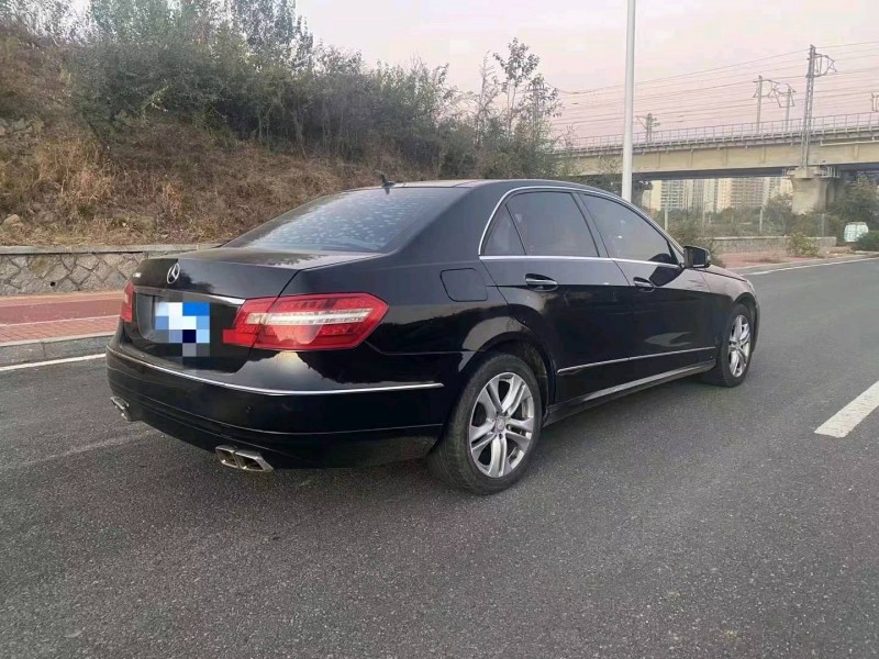 东营10年奔驰E8