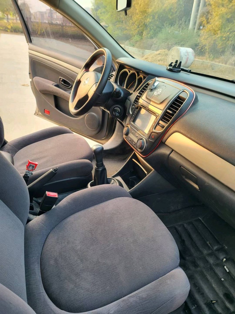 徐州16年日产轩逸3