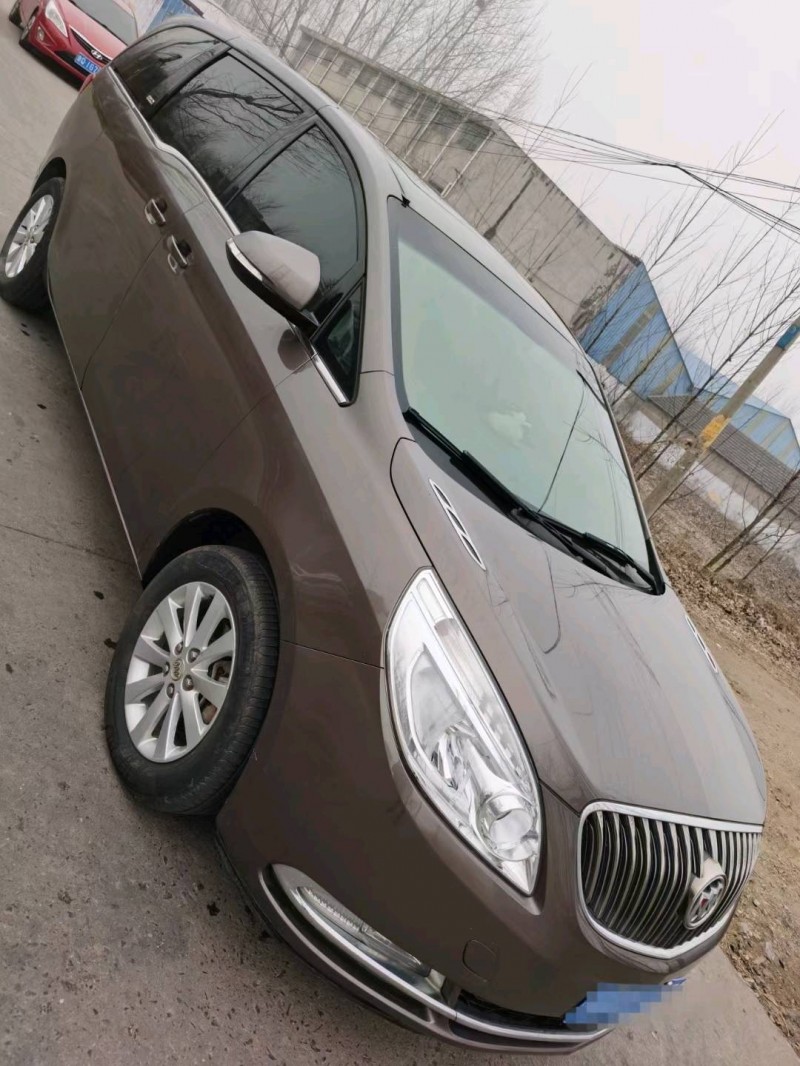 青岛16年别克GL82