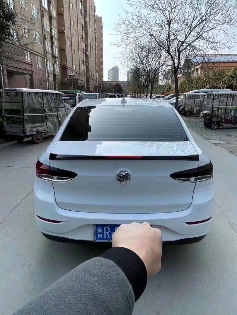 北京18年别克英朗8