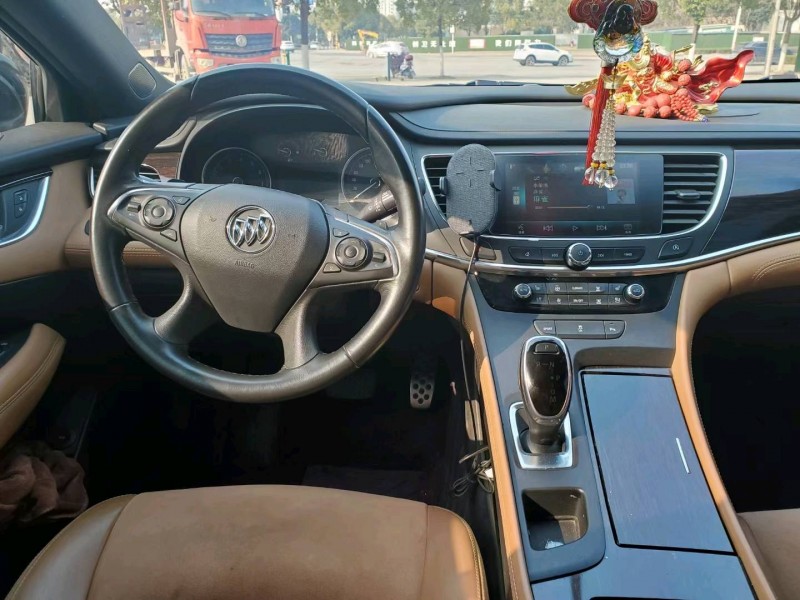 武汉17年别克君越6