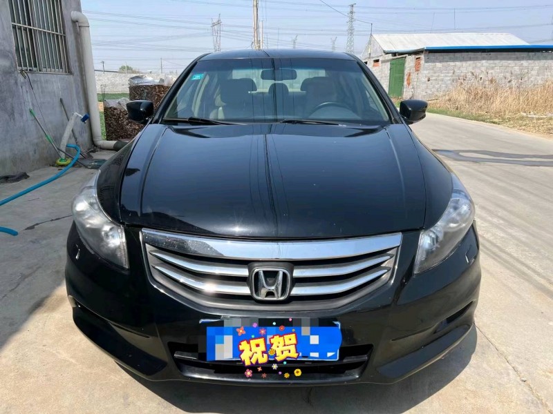 青岛12年本田雅阁1