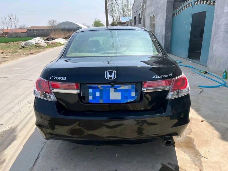 青岛12年本田雅阁5