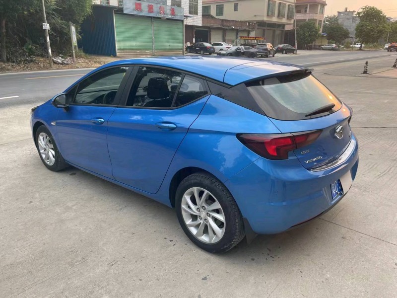 广州16年别克威朗5