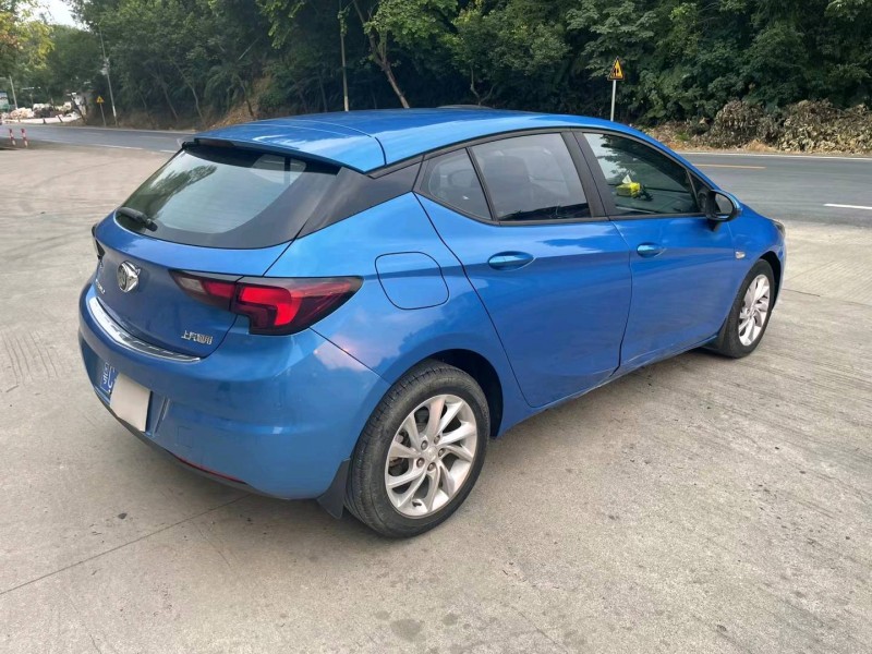 广州16年别克威朗6