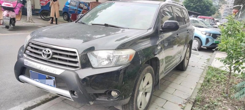 成都10年丰田汉兰达2