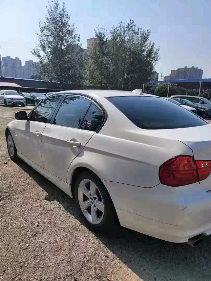 保定12年宝马3系5