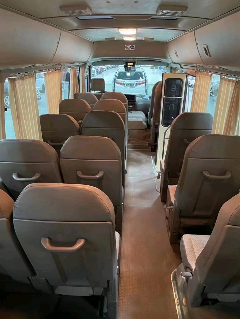 廊坊16年丰田考斯特7