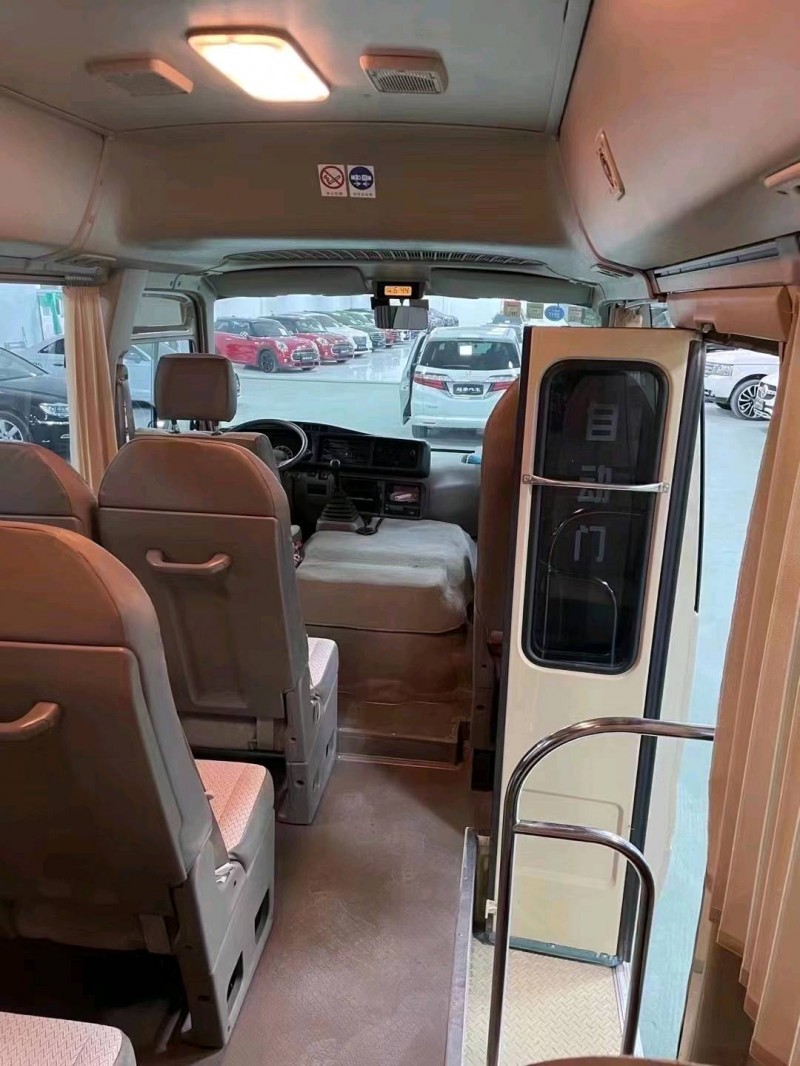 廊坊16年丰田考斯特9