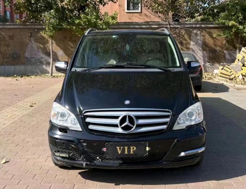 青岛14年奔驰唯雅诺1