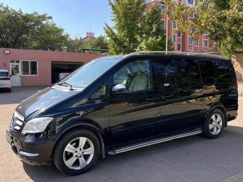 青岛14年奔驰唯雅诺3