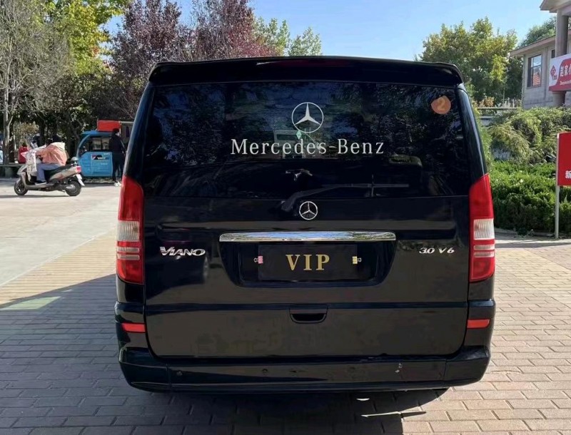 青岛14年奔驰唯雅诺9