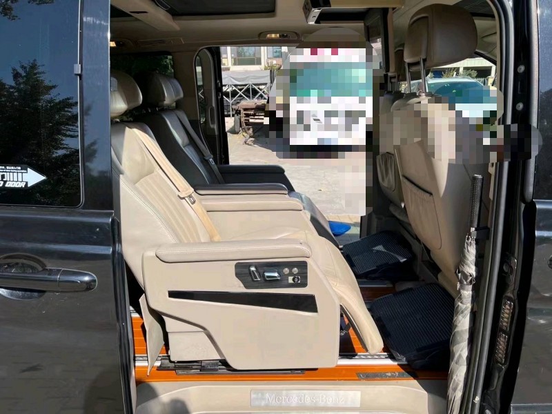 青岛14年奔驰唯雅诺8