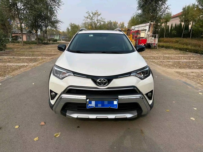 枣庄19年丰田RAV4荣放1