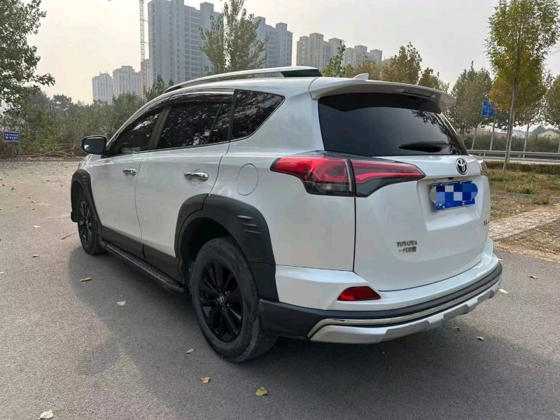 枣庄19年丰田RAV4荣放4