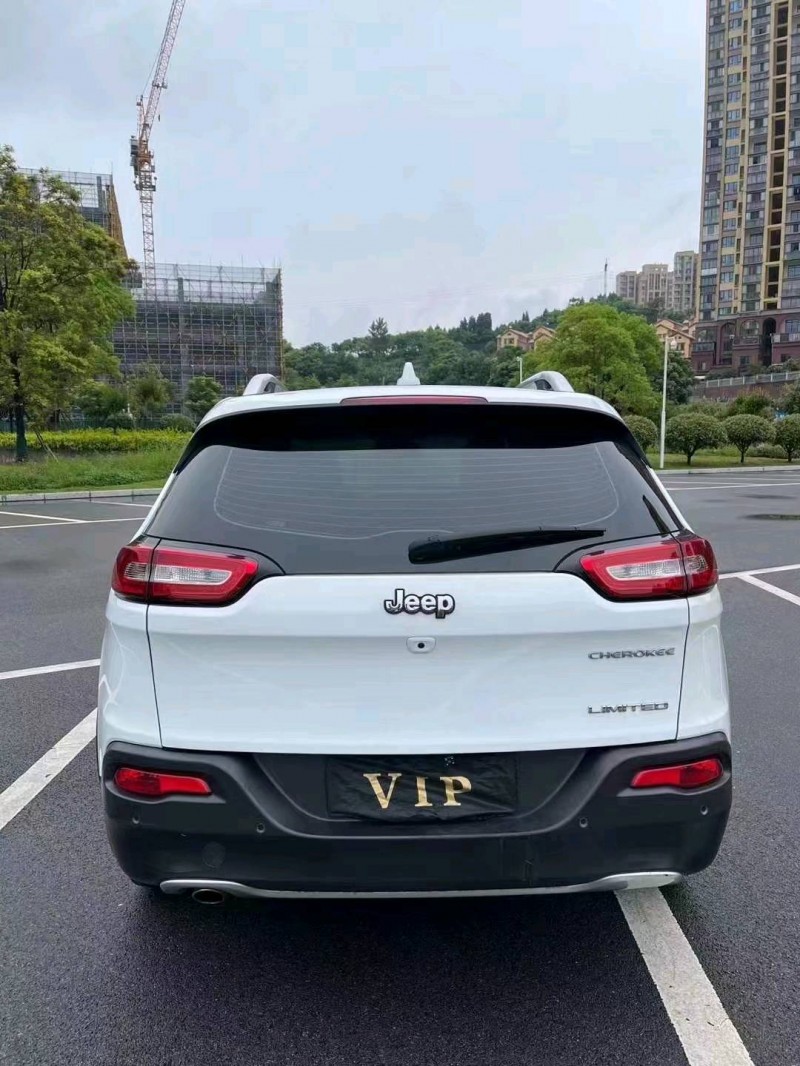 宜昌18年Jeep自由光8