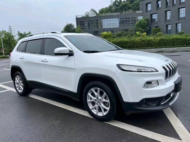 宜昌18年Jeep自由光6