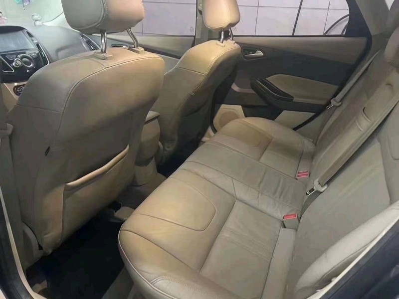 济南12年福特福克斯5