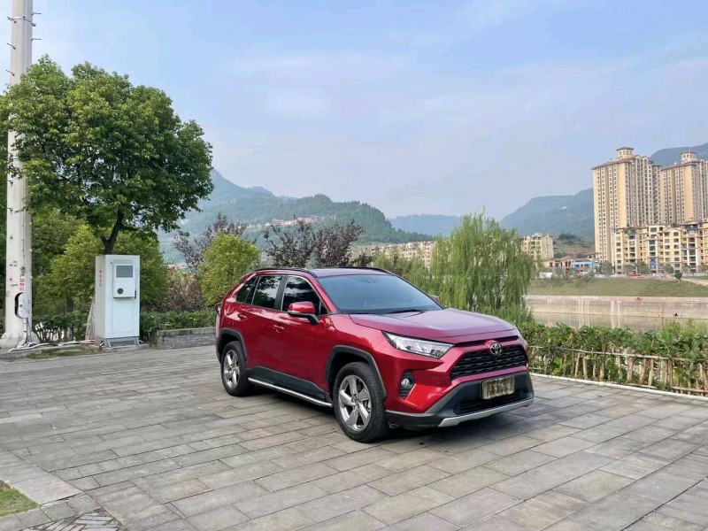重庆20年丰田RAV42