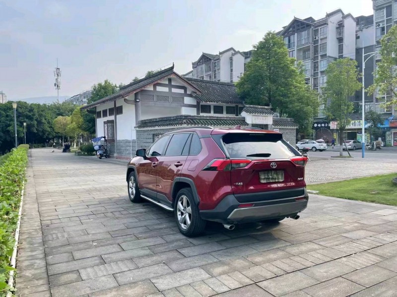 重庆20年丰田RAV44