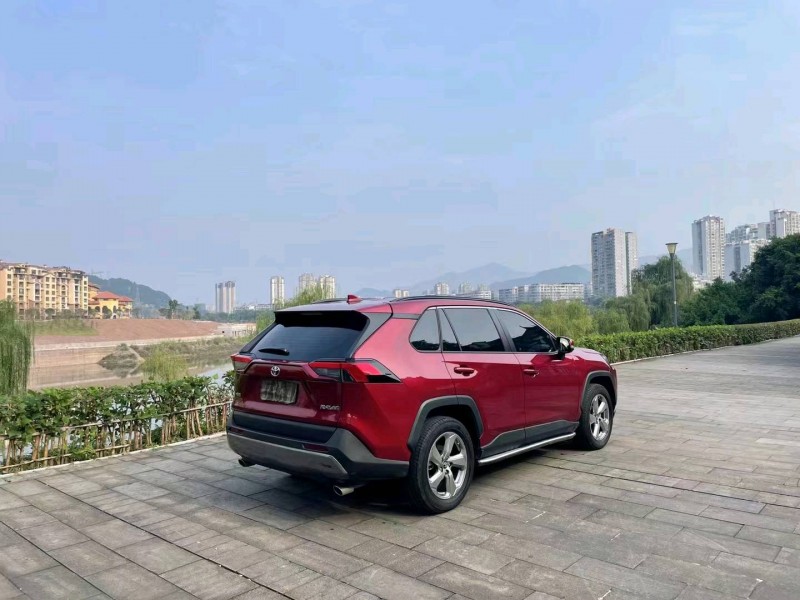 重庆20年丰田RAV47