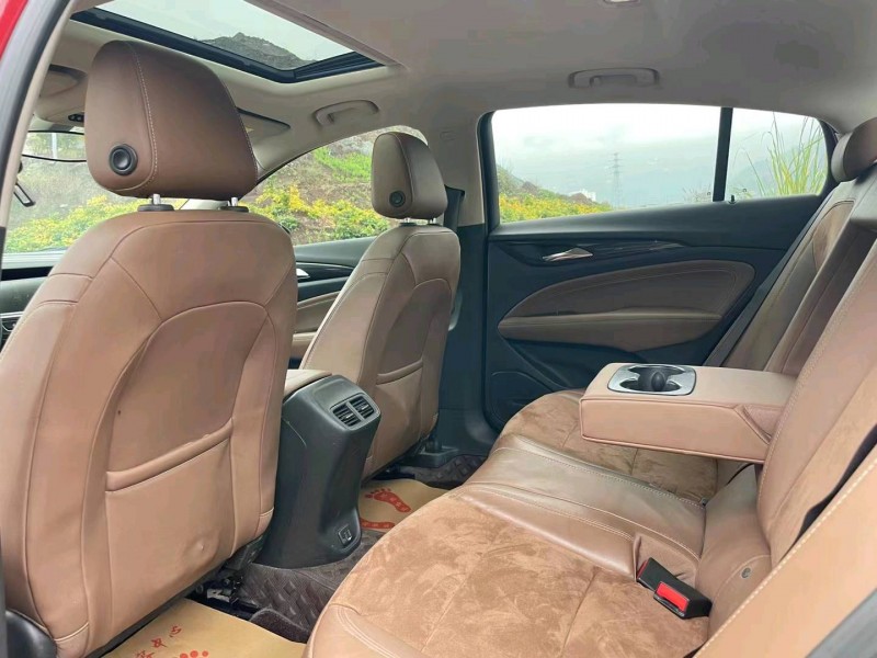 重庆18年别克君威4