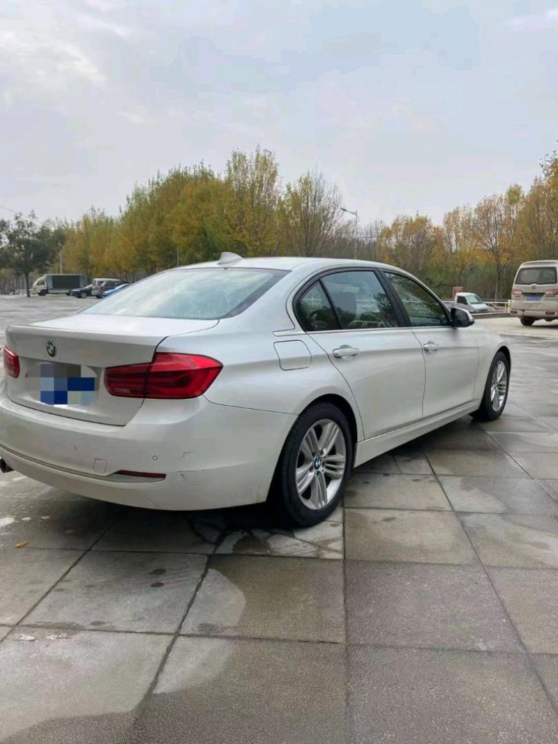 北京18年宝马3系8