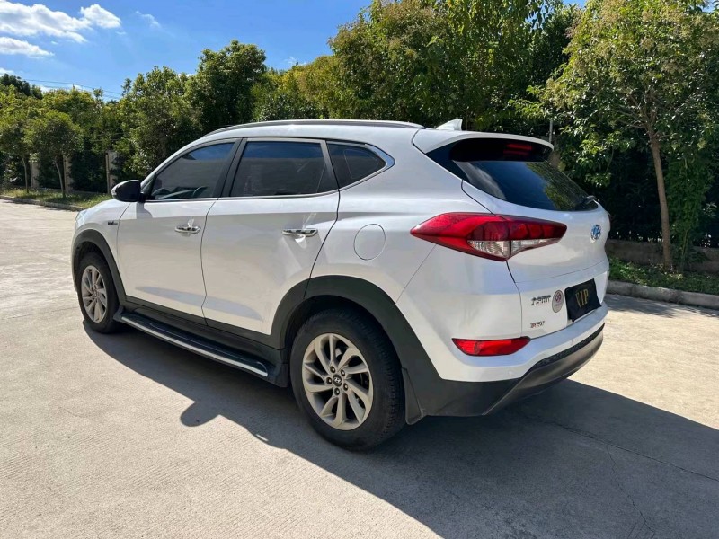 盐城17年现代途胜8