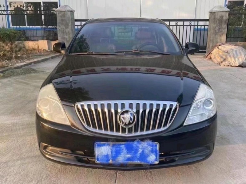 青岛15年别克凯越1