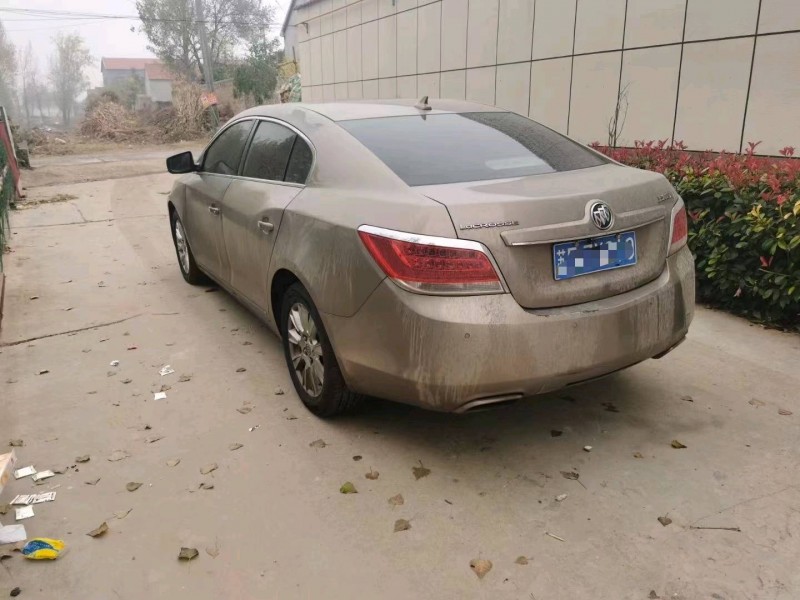 北京10年别克君越8