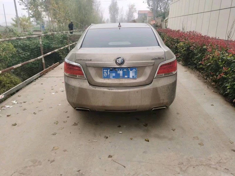 北京10年别克君越9