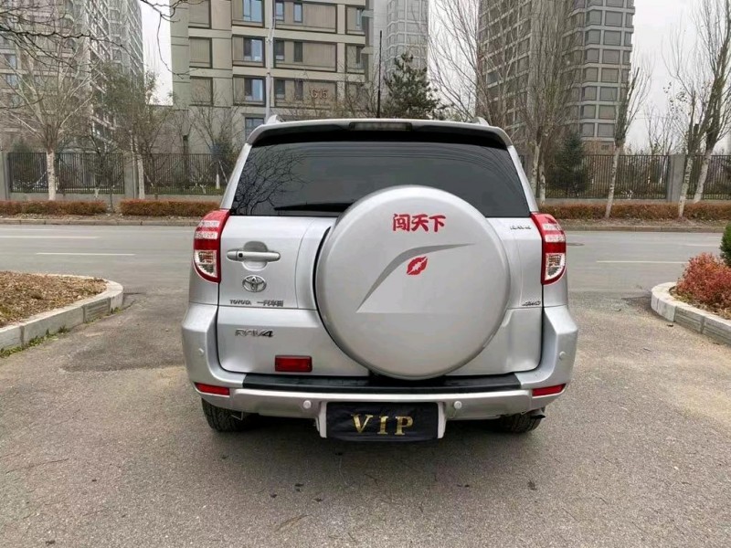 沈阳13年丰田RAV46