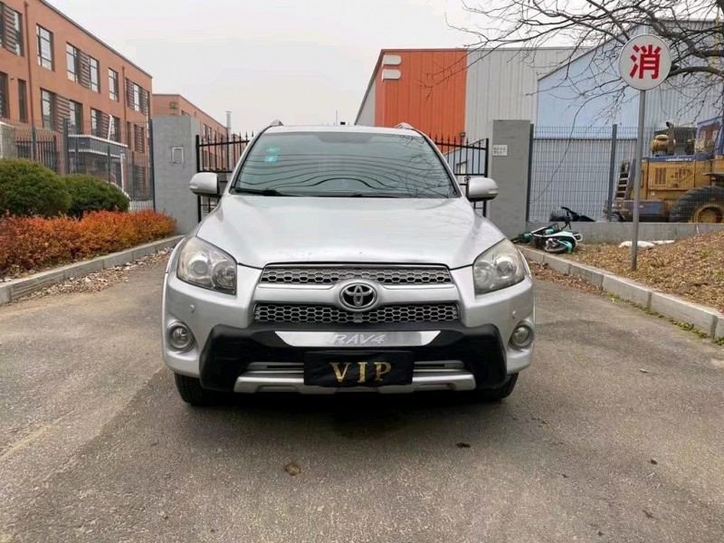 沈阳13年丰田RAV49