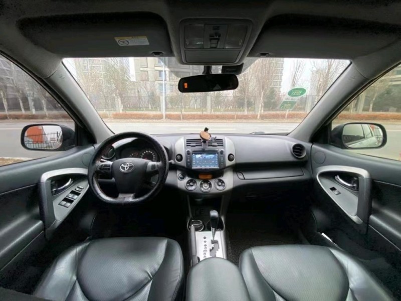 沈阳13年丰田RAV47