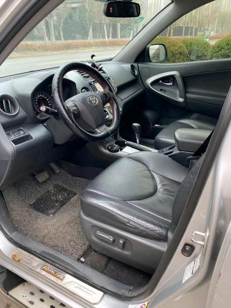 沈阳13年丰田RAV42