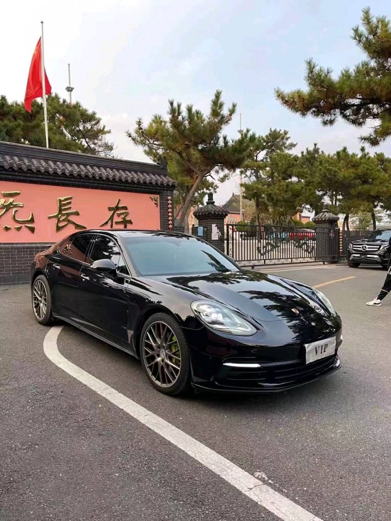 青岛19年保时捷帕拉梅拉8