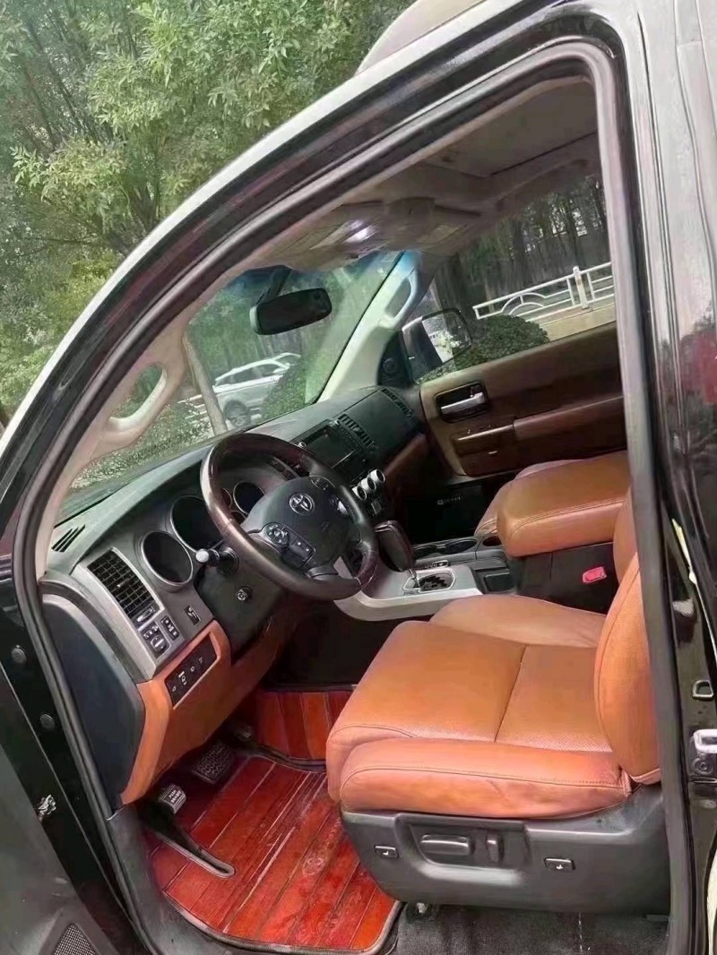 北京11年丰田红杉7