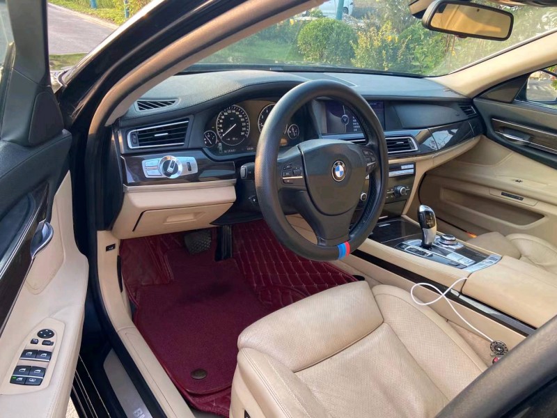 保定10年宝马7系8