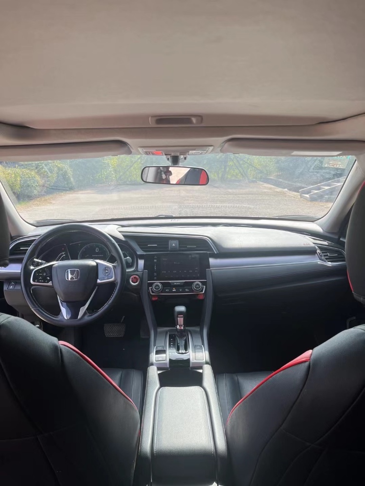 青岛18年本田思域2