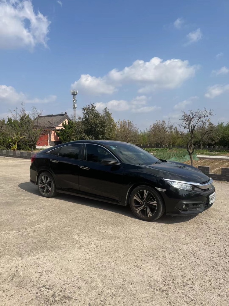 青岛18年本田思域4