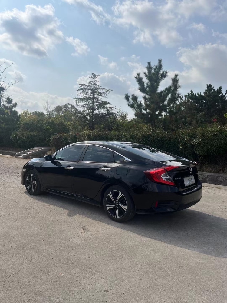 青岛18年本田思域9