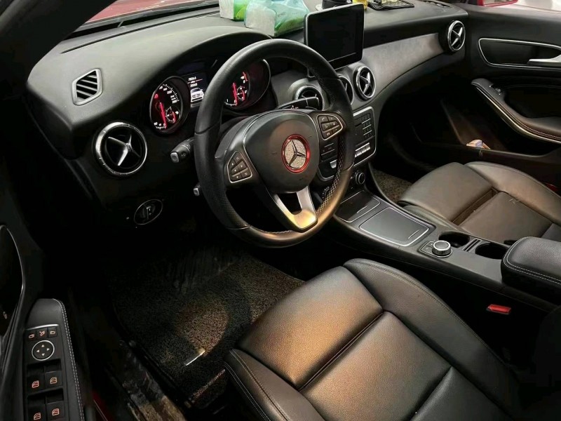 杭州17年奔驰GLA3