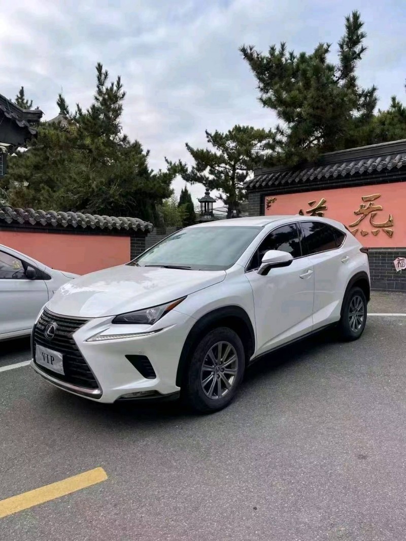 青岛20年雷克萨斯NX8
