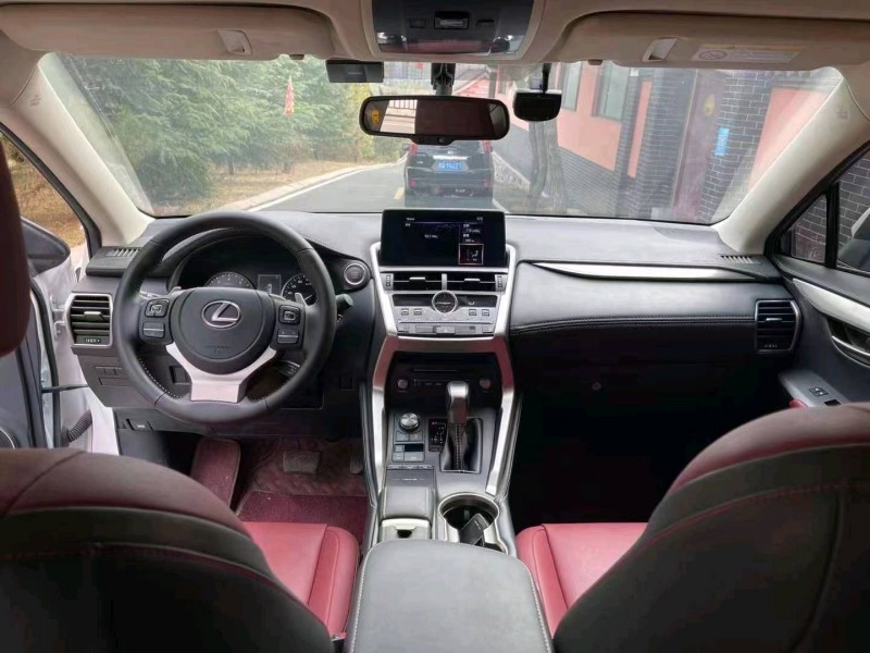 青岛20年雷克萨斯NX4