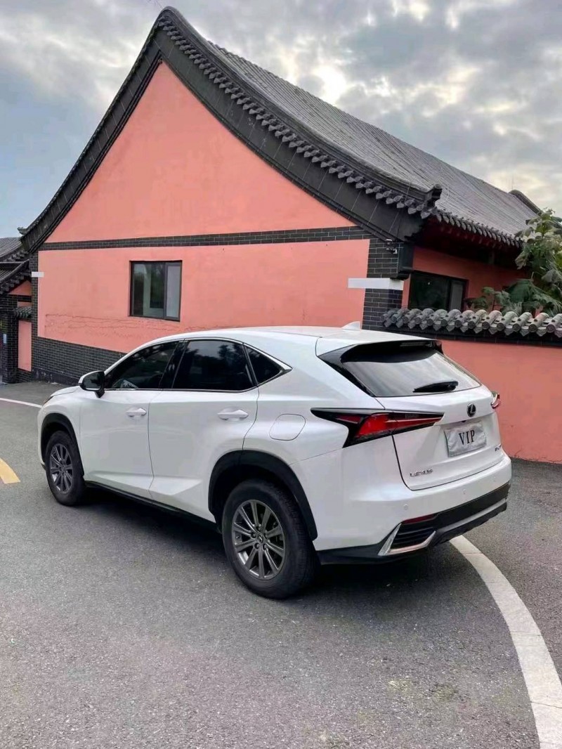 青岛20年雷克萨斯NX3