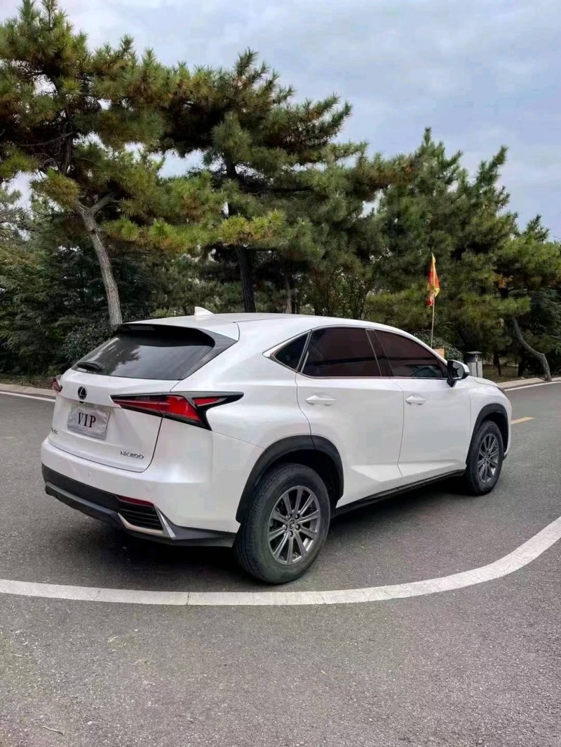青岛20年雷克萨斯NX2