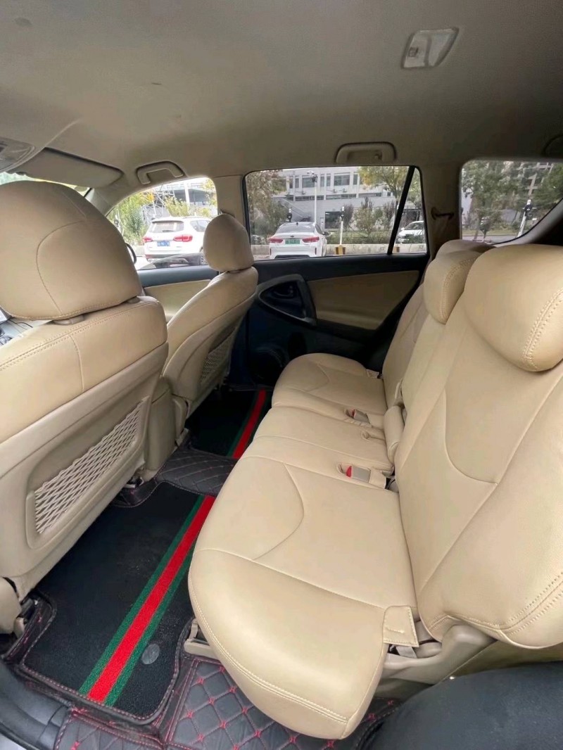 东营13年丰田RAV4荣放3